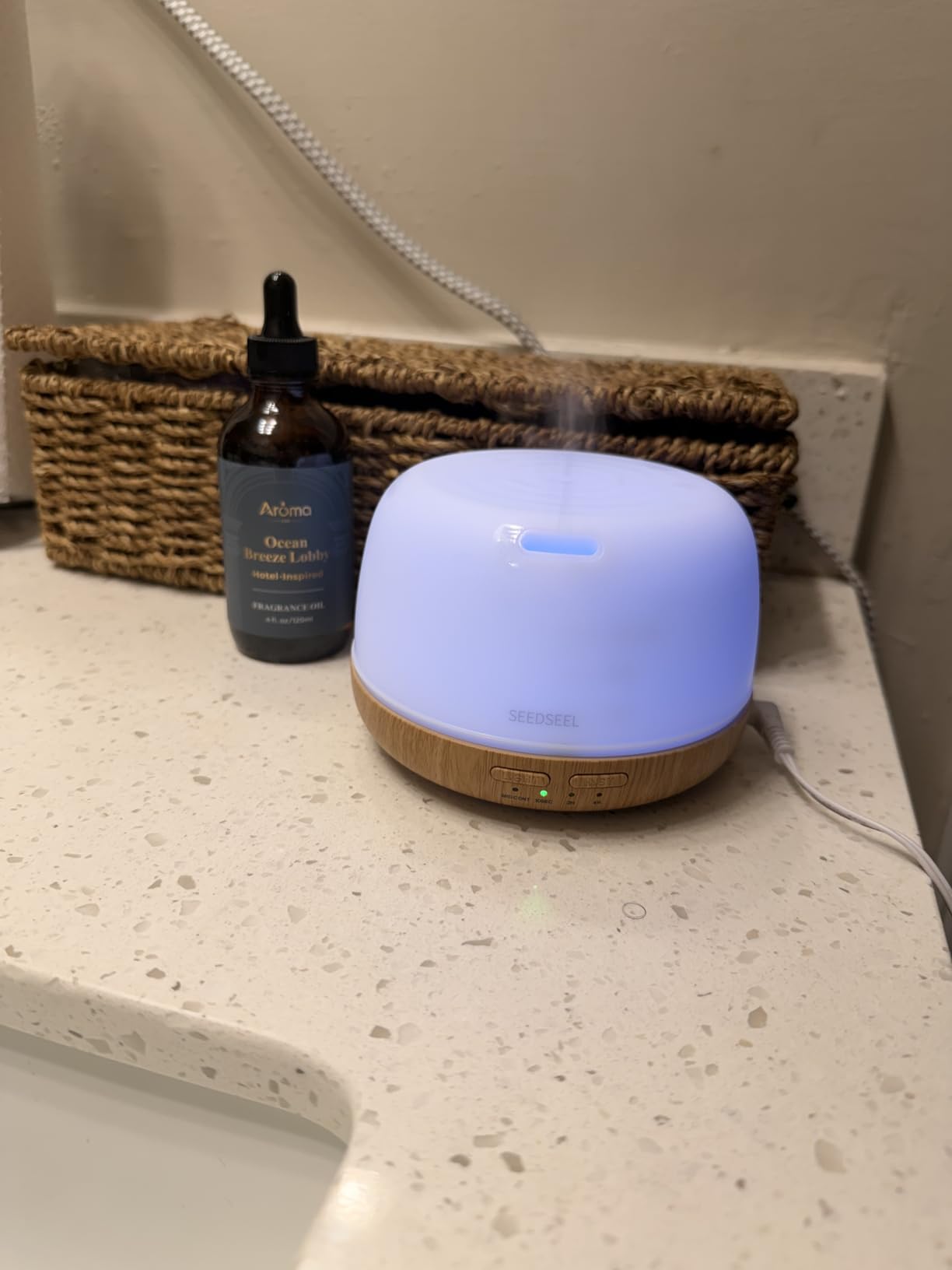 SEEDSEEL 300ML Essential Oil Diffuser with 7-Color LED Lights and Remote Control, Modern Minimalist Design, High-Efficiency Ultrasonic Mist Aromatherapy Diffuser for Home customer photo 1