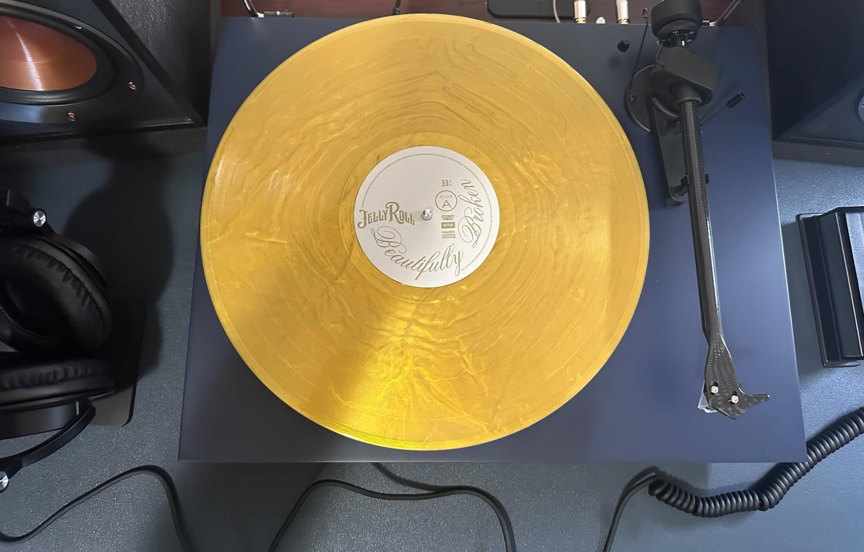 Pro-Ject Debut Evo 2 Turntable (Gloss Black) customer photo 1