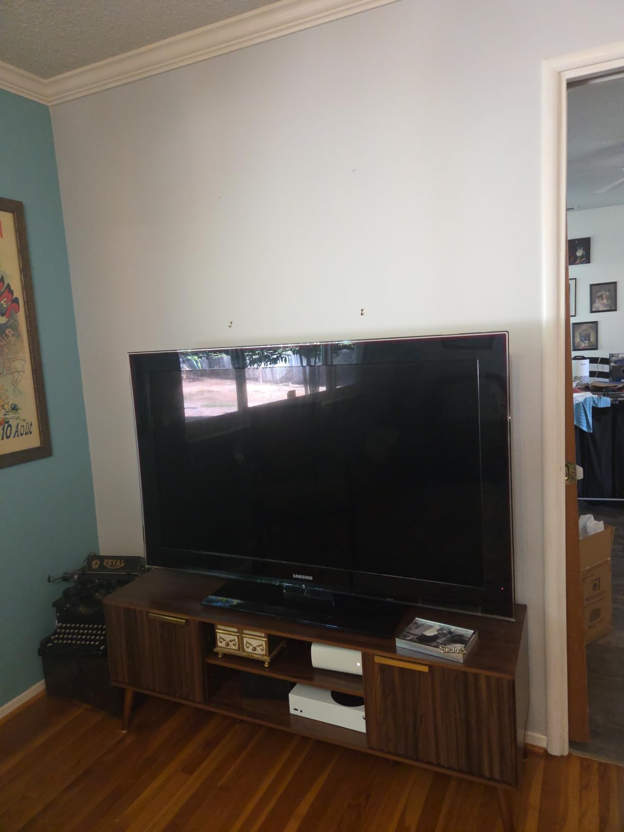 LCRBOL TV Stand with Fluted Doors for TVs up to 65