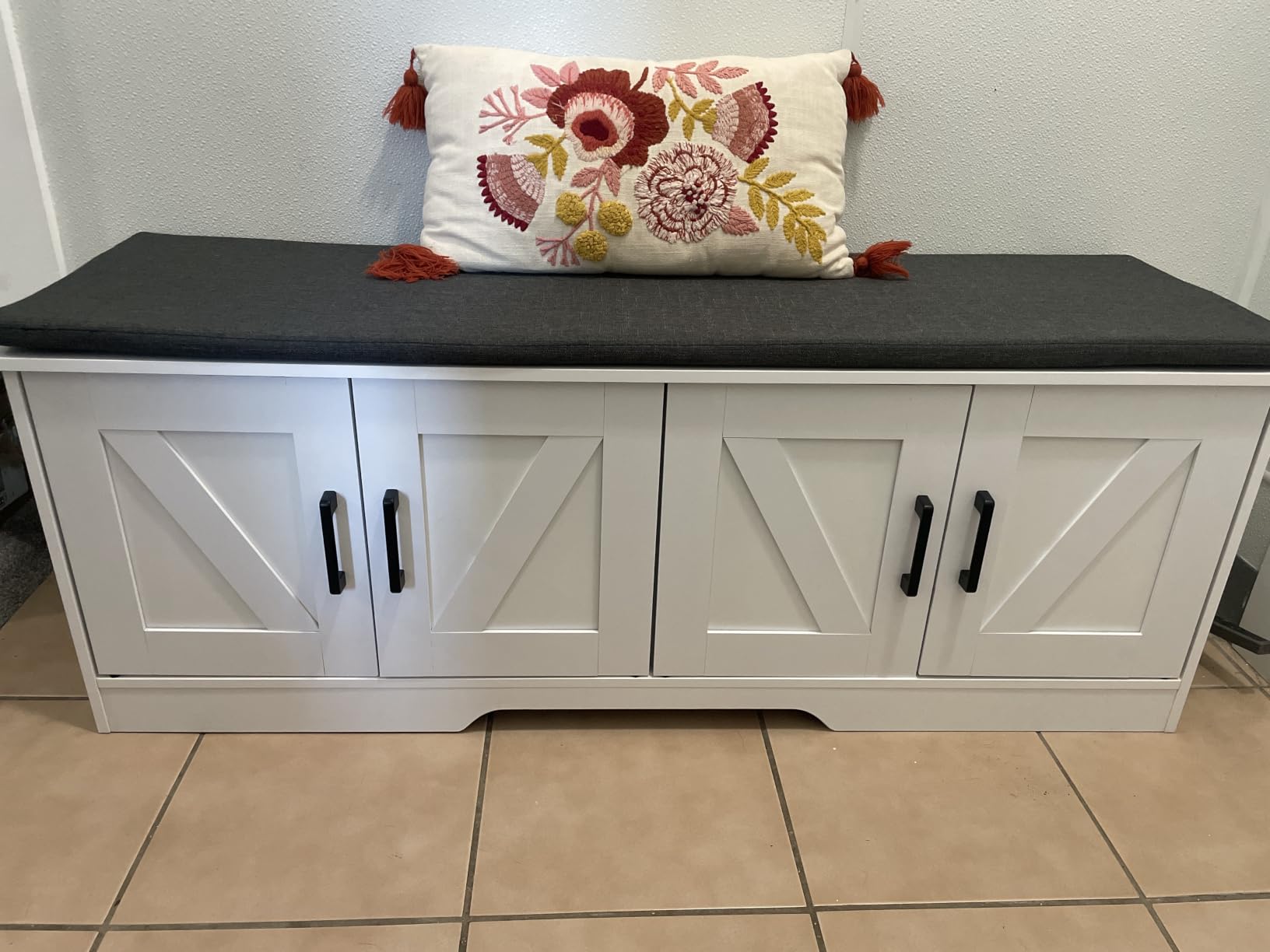 HOMSHO Farmhouse Shoe Storage Bench with 4 Barn Doors & Padded Seat Cushion customer photo 1
