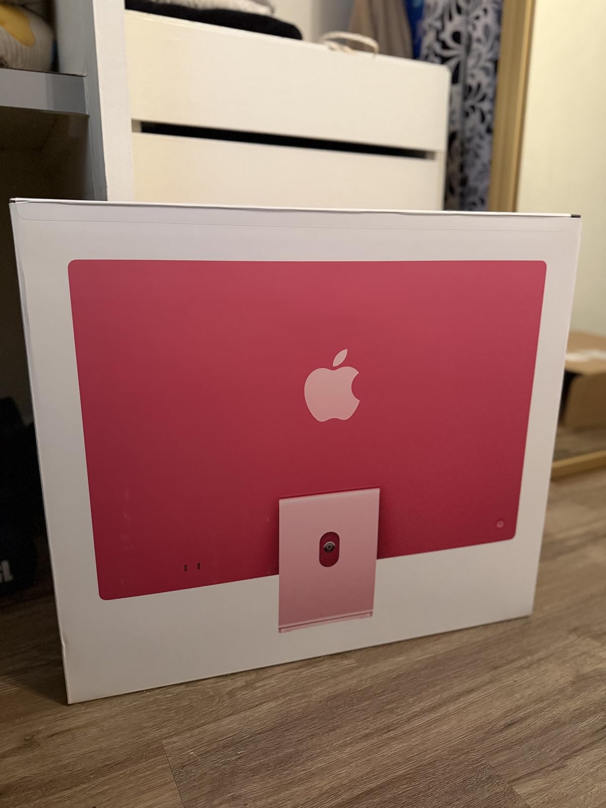 Apple 2024 iMac All-in-One Desktop Computer with M4 chip with 8-core CPU and 8-core GPU: Built for Apple Intelligence, 24-inch Retina Display, 16GB Unified Memory, 256GB SSD Storage; Green customer photo 2