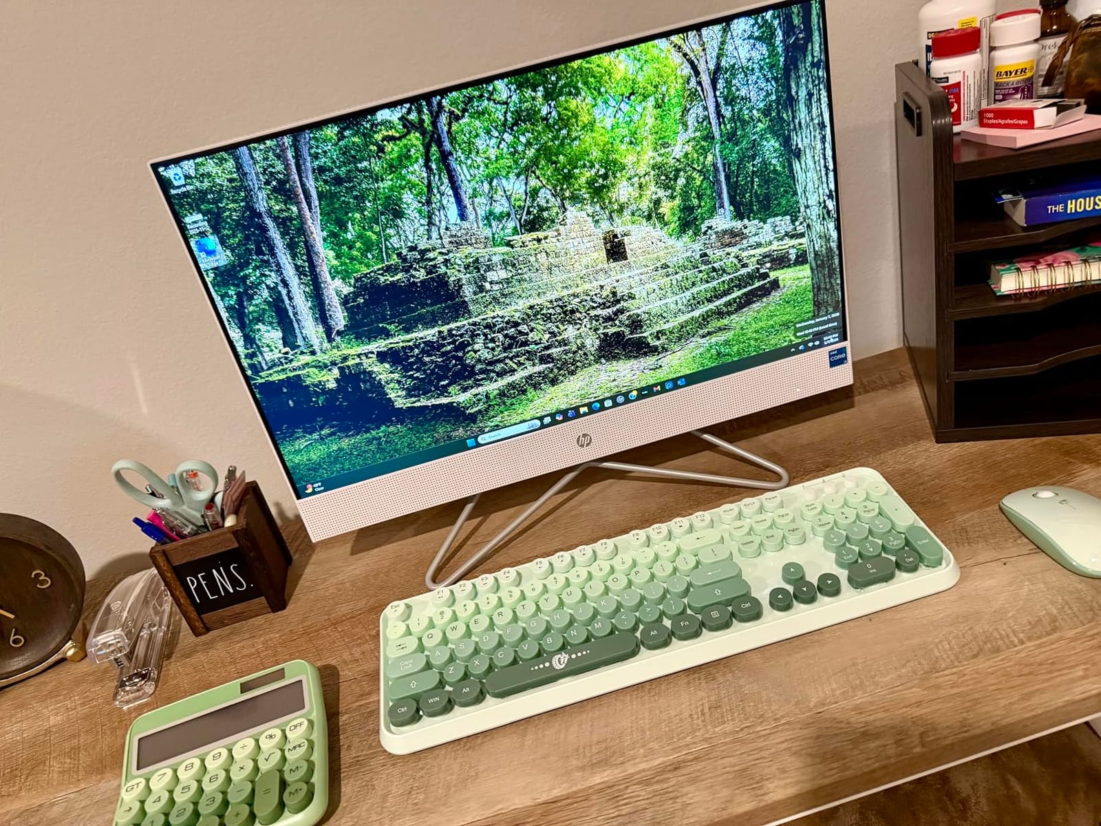 FOPETT Wireless Keyboard and Mouse Combo - 2.4G Full-Sized Cute Colorful Mouse and Keyboard with 104 Round Keys Retro Typewriter Keyboard for Laptop/Windows/PC - Pink Gradient customer photo 2