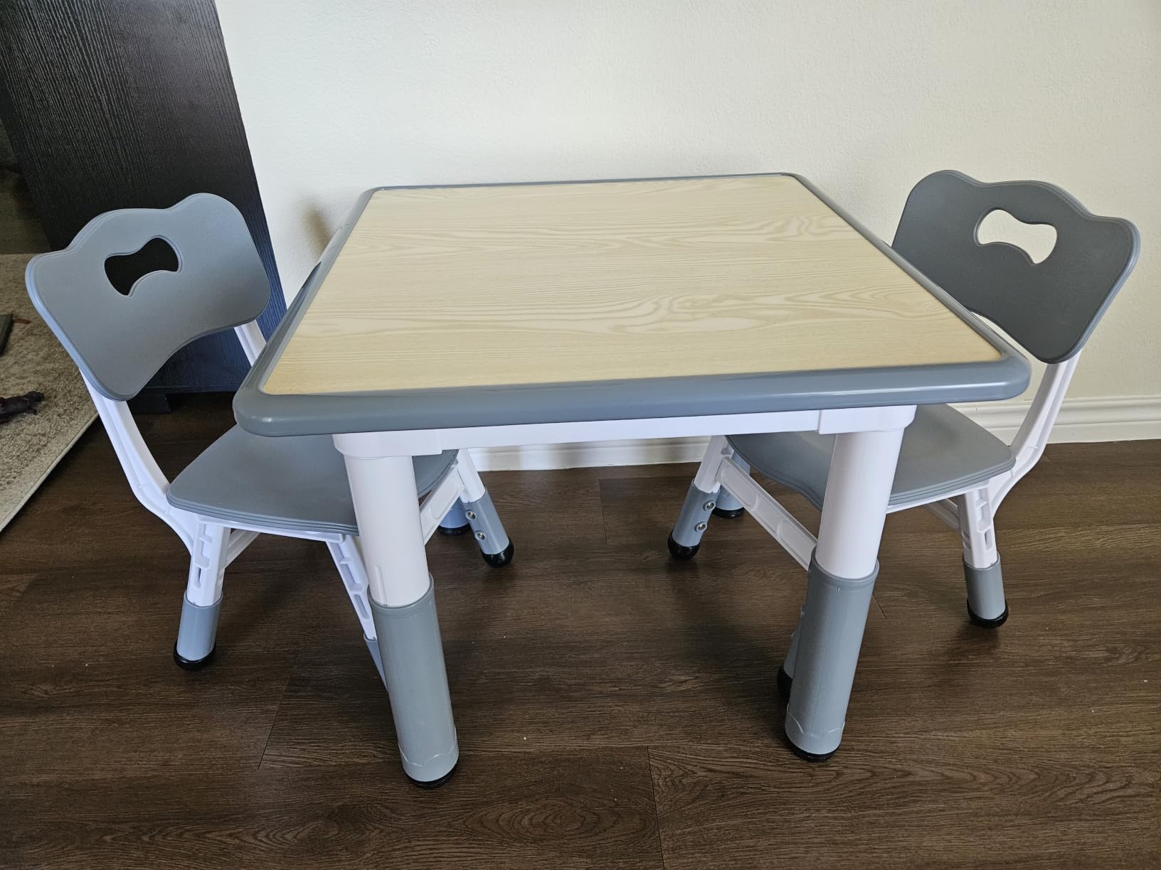 Brelley Height Adjustable Toddler Table and 2 Chairs Set, Beige customer photo 2