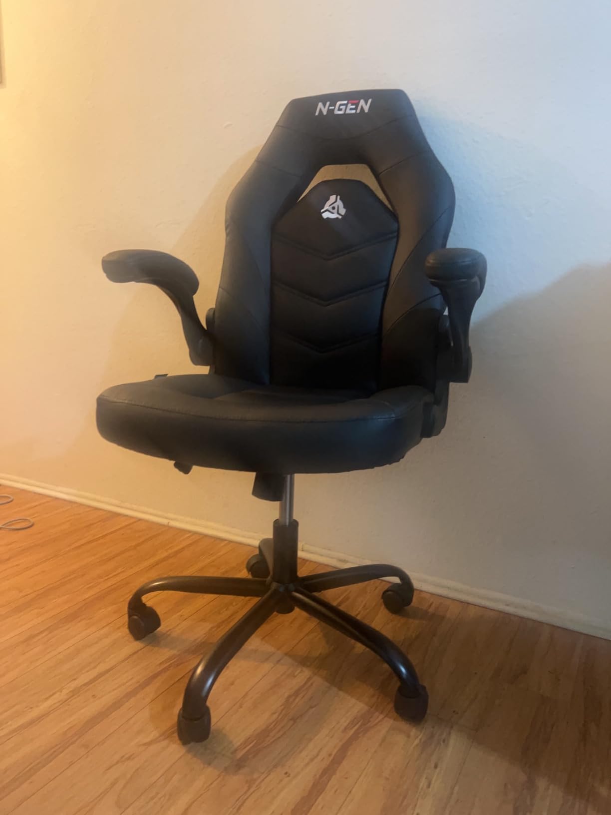 N-GEN Gaming Gaming Chair, Lumbar, PU Leather, Flip-Up Arms, Jet Black customer photo 2