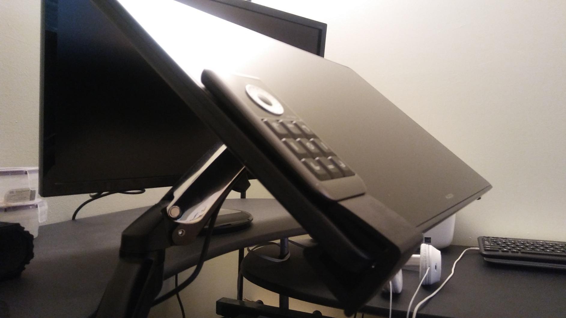 XPPen Pilot Pro Wireless Editing Console, Bluetooth, Joystick, Tri-Rotary customer photo 1