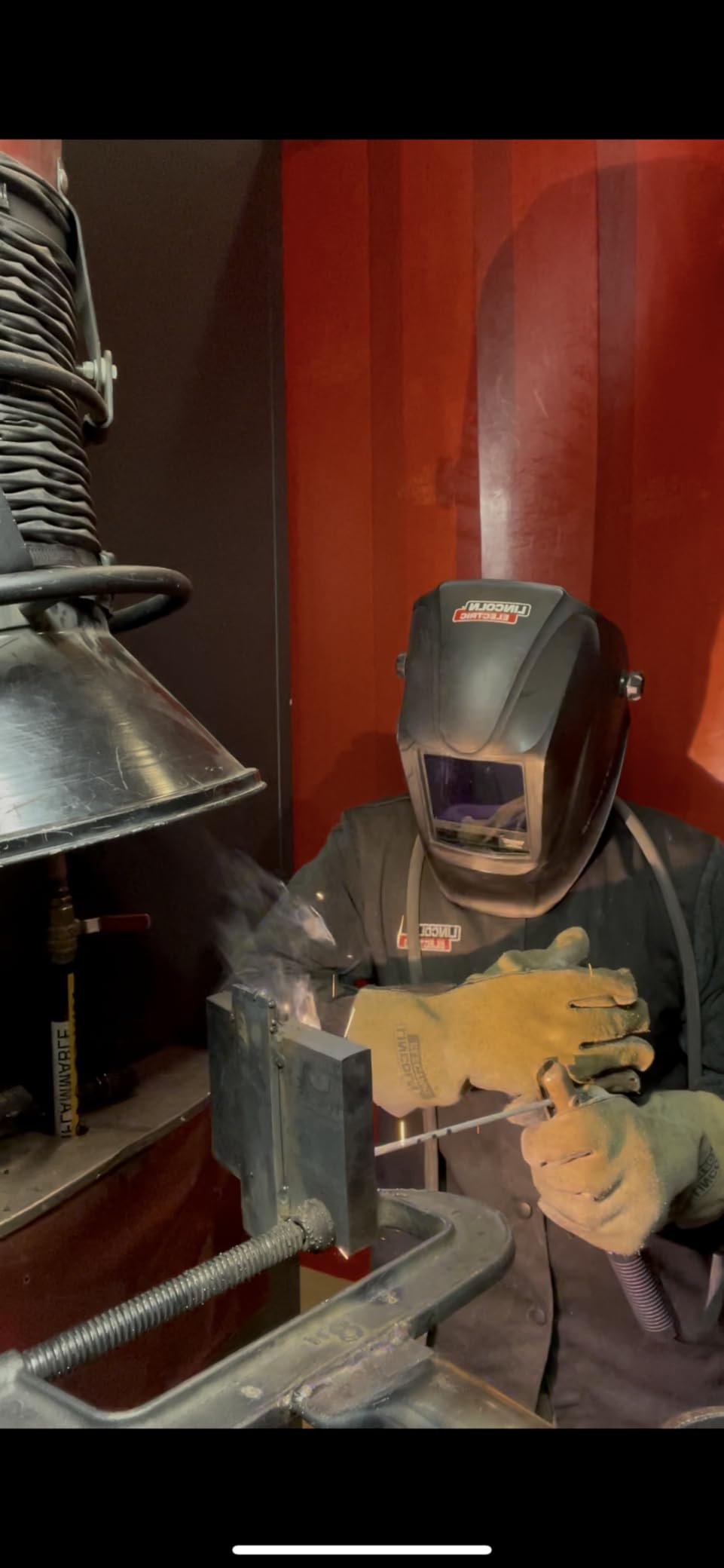 Lincoln Electric K3034-4 VIKING 3350 Auto Darkening Welding Helmet with 4C Lens Technology, Matte Black, extra large customer photo 2