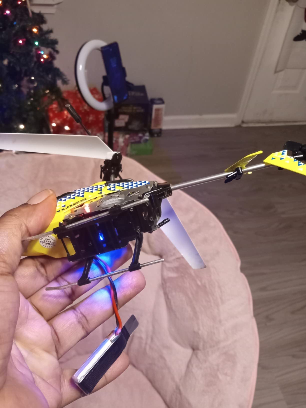 U12S Mini RC Helicopter with Camera Remote Control Helicopter Yellow customer photo 1