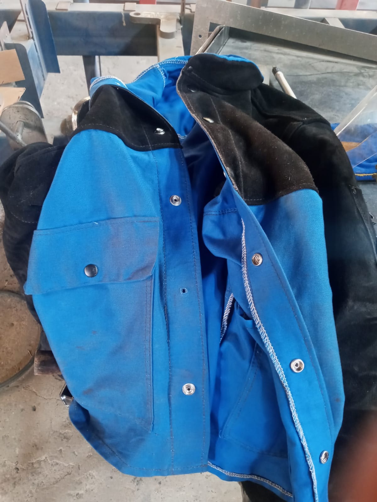 QeeLink Welding Jacket Split Leather Sleeves | Premium Flame Resistant Cotton Body Hybrid Welder Jackets Clothes customer photo 1