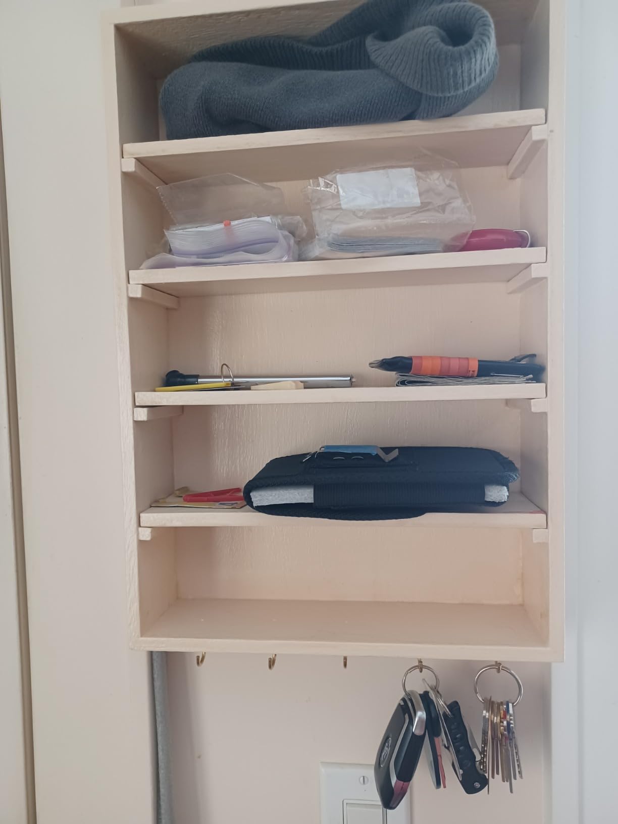 Ikee Design Wall-Mount Wooden Display Shelf with 5 Adjustable Shelves ( customer photo 1
