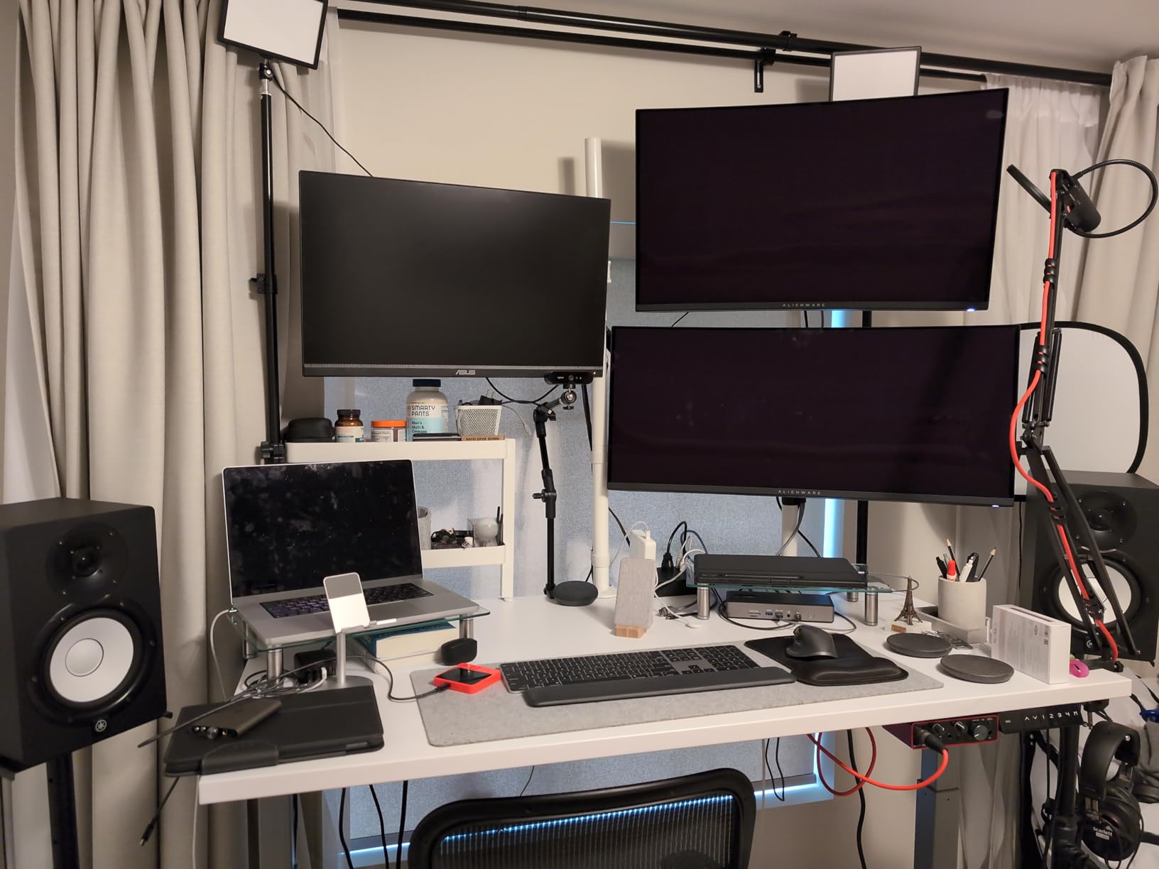 StarTech Thunderbolt 4 Dock, Quad 4K Win, Dual 4K Mac, 16-Port 40Gbps, 100W customer photo 2