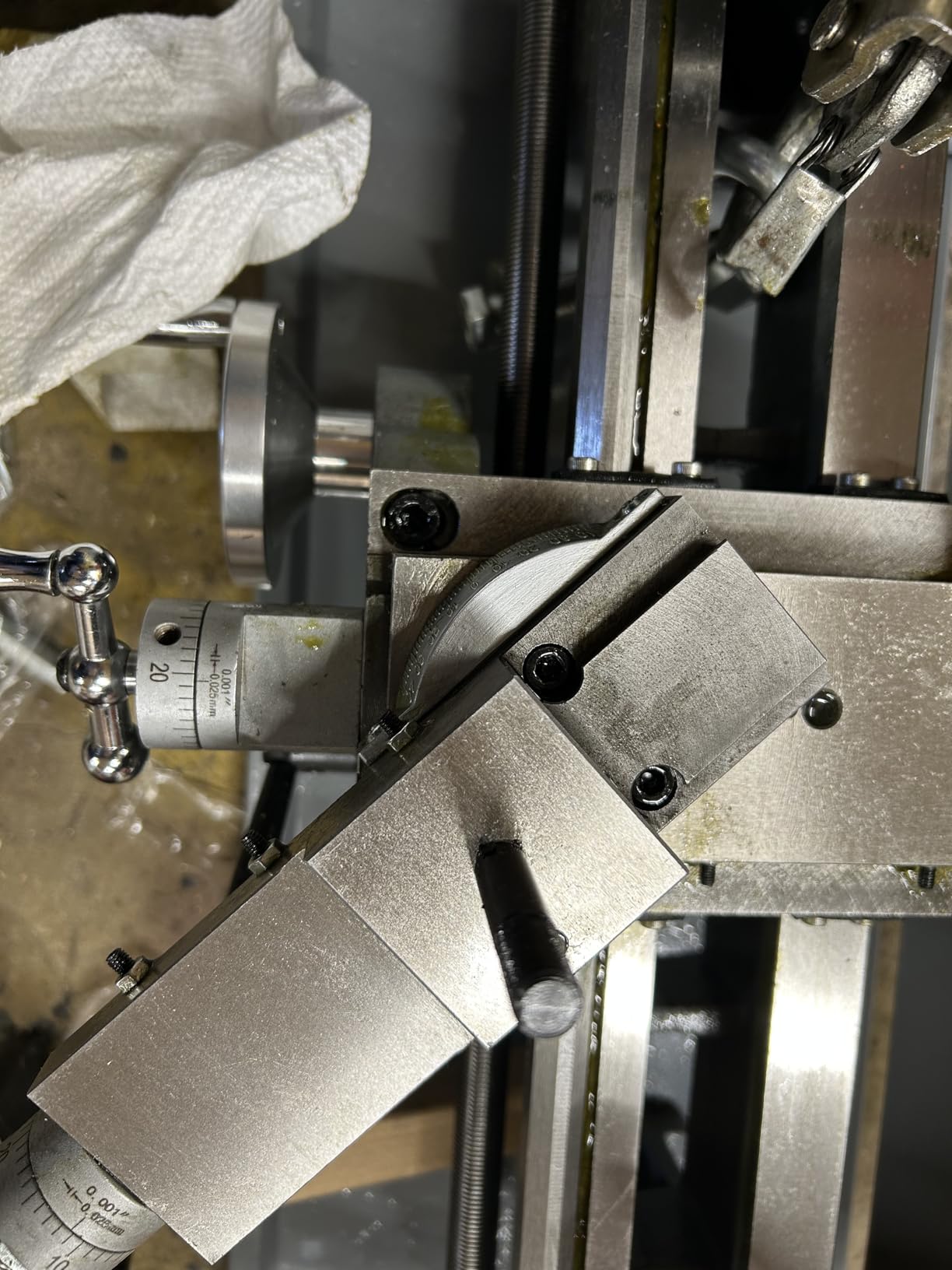 VEVOR Metal Lathe, 8.3'' x 29.5' Benchtop Metal Lathe 0-2500 RPM Continuously Variable Speed 750W Brushless Motor Metal Gears with LCD Display Metal Lathe Machine customer photo 2