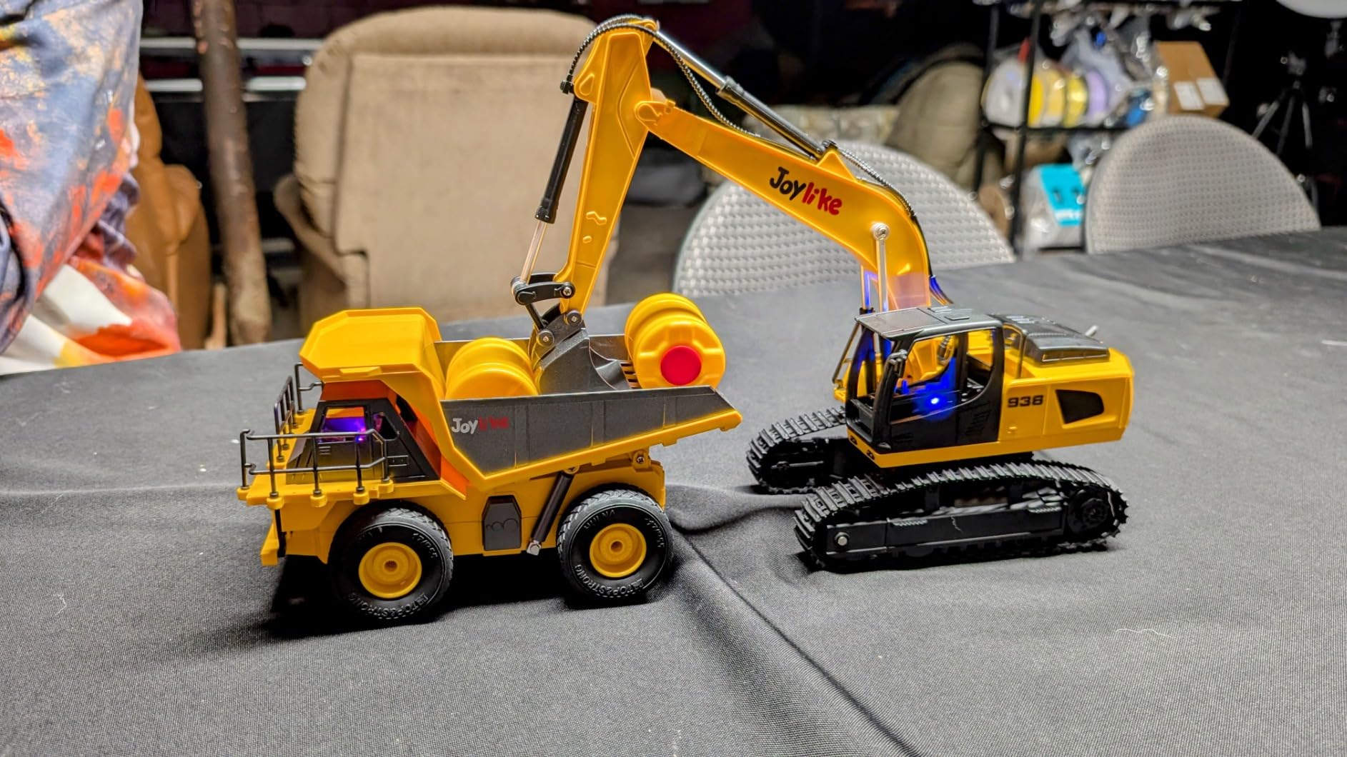 Joylike RC Excavator and Dump Truck Toy Set,2.4Ghz Metal Remote Control Construction Vehicle with Light&Sound, Best Christmas Toy for Boys 8+Year Old Kid customer photo 2
