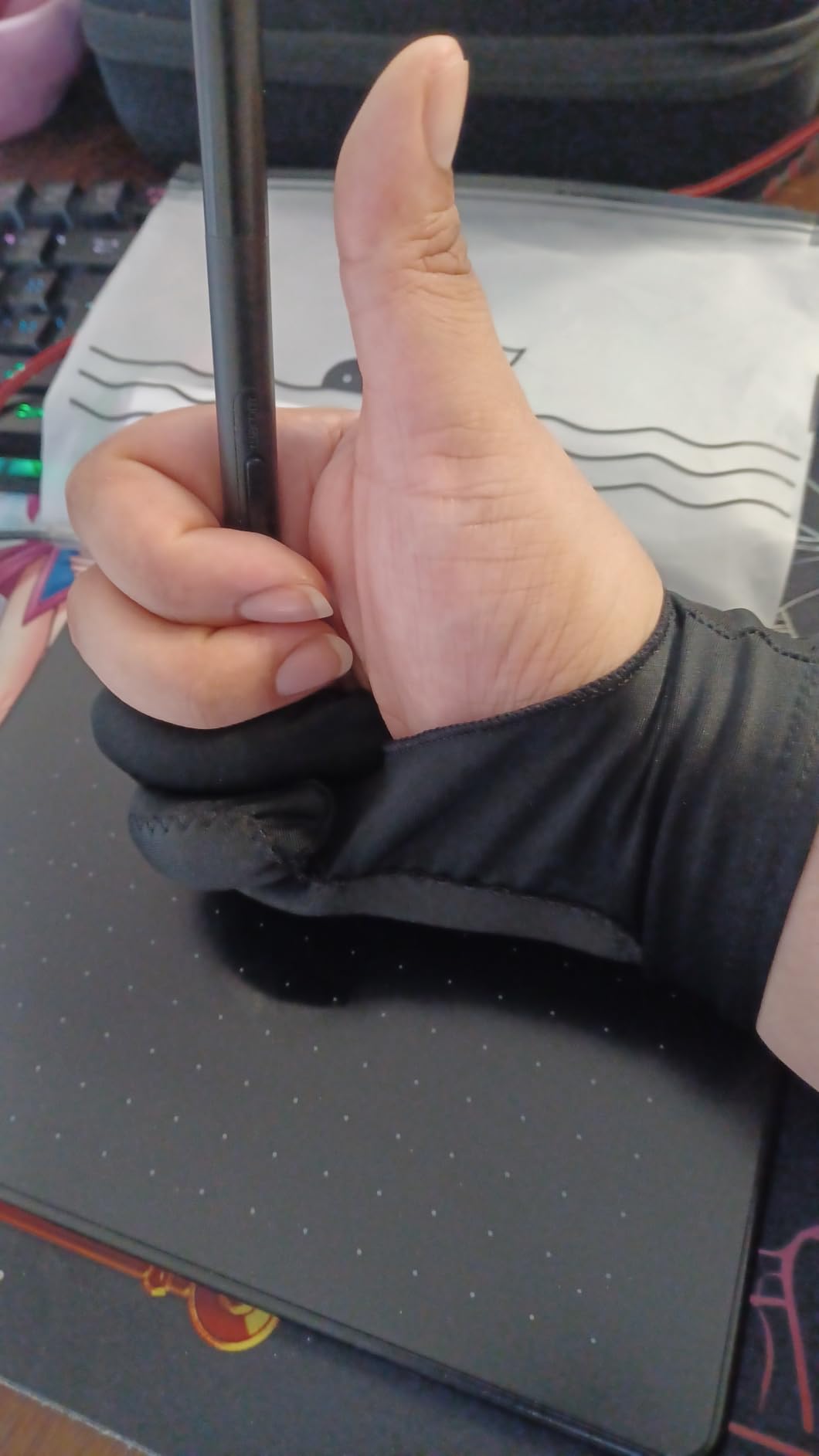 Artist Drawing Glove: 3-Layer Palm Rejection for iPad & Drawing Tablets customer photo 1