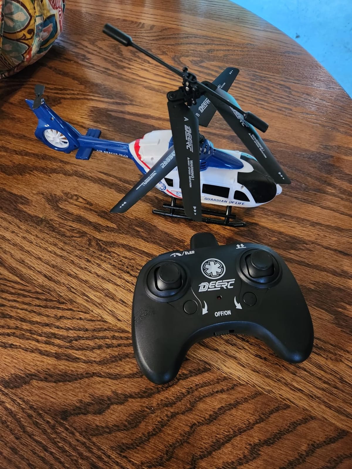 DEERC RC Helicopter, Remote Control Helicopter, 26 Mins Flight Time, LED Lights & Altitude Hold, 2 Batteries customer photo 1