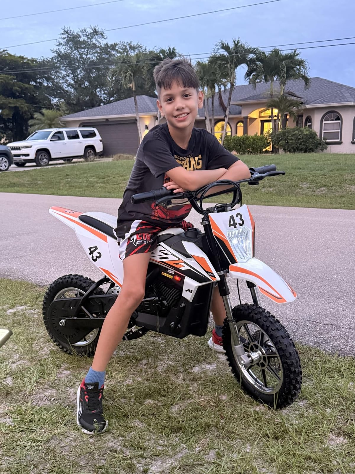 Blitzshark 36V 650W Kids Electric Dirt Bike Off-Road Motocross Ultra Powerful Motorcycle, with 17 MPH MAX Speed, Rubber Tire,Twist Grip Throttle, Dual Suspension & Brakes, Leather Seat, SRK-MC20 Pro customer photo 1